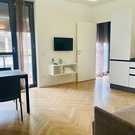 Sky View -Porta Nuova- Appartamento 2 Con Balcone Mailand Exterior foto